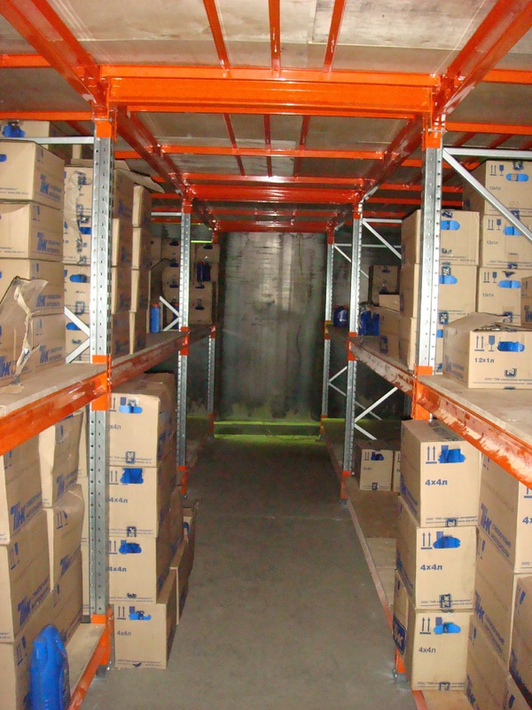 Мезонин под масла и фильтры с ФАНЕРНЫМ НАСТИЛОМ ПОЛА на основе фронтальных стеллажей 