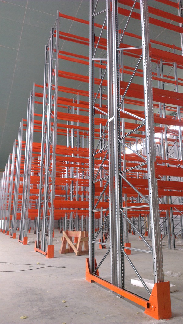 Высотные фронтальные паллетные стеллажи