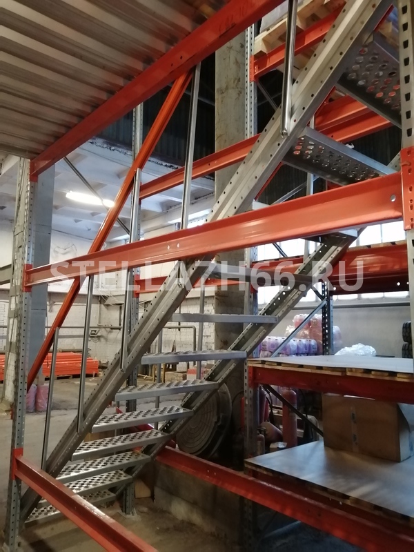 Мезонин на основе промышленных фронтальных стеллажей