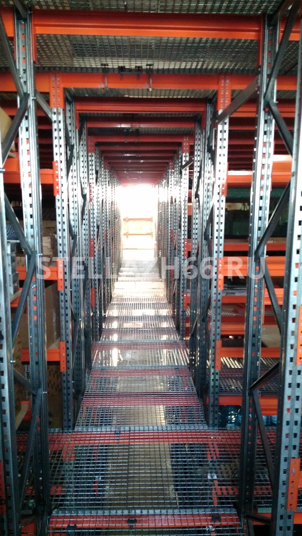 Мезонин трехуровневый для автосервиса «Ивеко»